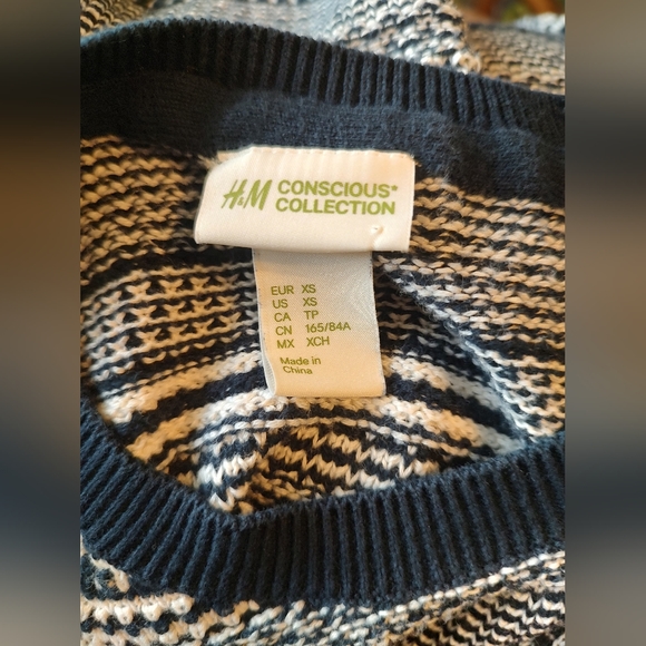 H&M Navy and White sweater - Picture 3 of 6